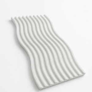 Tavă decorativă sculpturală River 26 cm — finisaj mineral alb | Lazuran Studio
