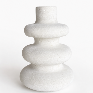 Vază decorativă sculpturală Cairn 15 cm — finisaj mineral alb | Lazuran Studio